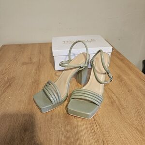 Modern Green Heels with Geometric Toe